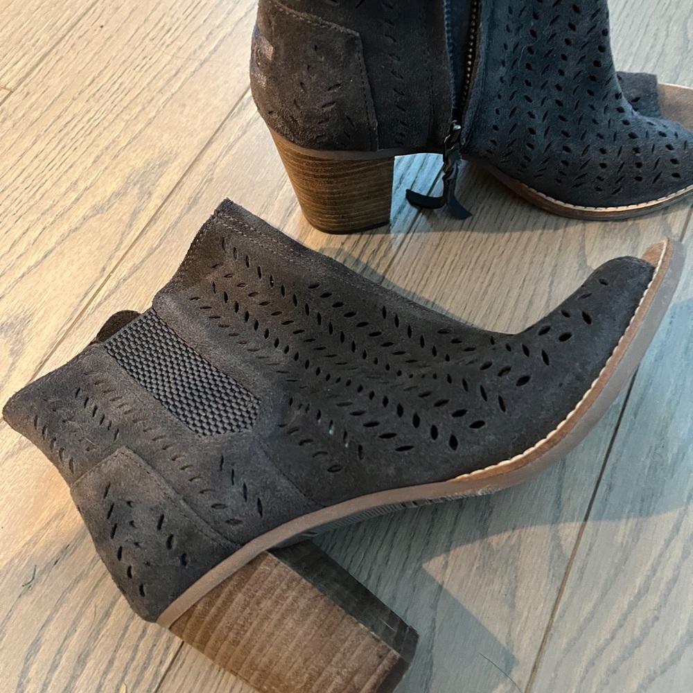 Tom’s booties